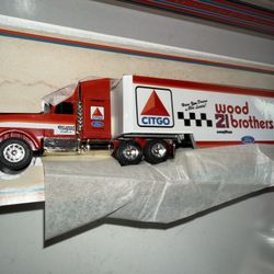 ERTL NASCAR Wood Brothers 21 Hauler