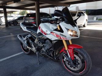 2006 Yamaha  FZ 1 1000cc.   Excellent condition,  new tires
