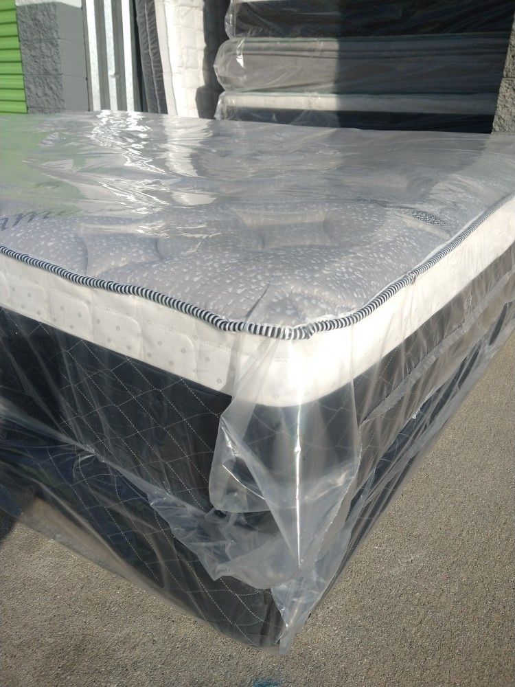 queen orthopedic bamboo pillow top mattress and box spring brand new