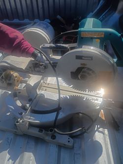 Makita Sliding Compound Miter Saw