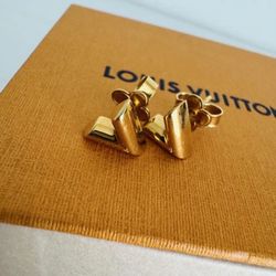 Authentic Louis Vuitton Essential V Gold Earrings No Box All Season