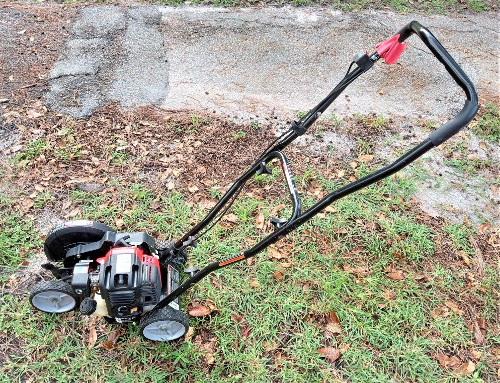 CRAFTSMAN 9" Gas 29cc 4-Cycle Lawn Edger.