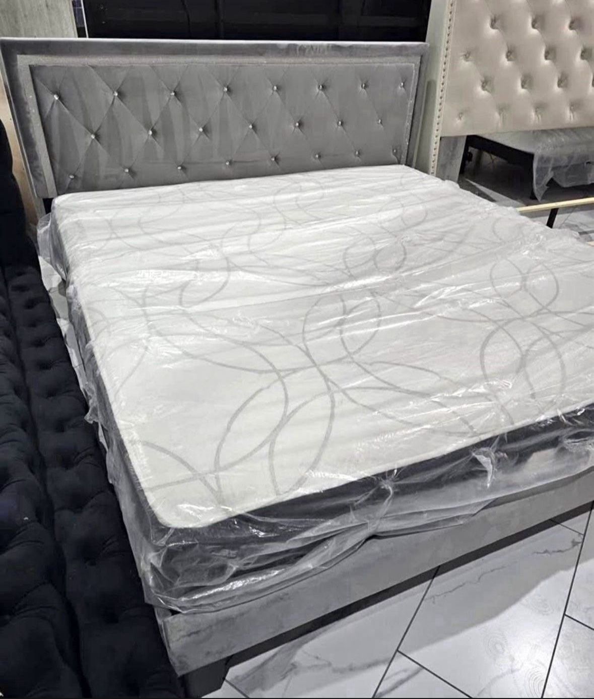 NEW IN BOX King Grey Velvet Platform Bed Frame