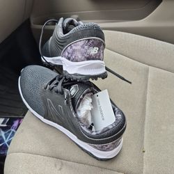 New balance shoes. Womens size 6  1/2