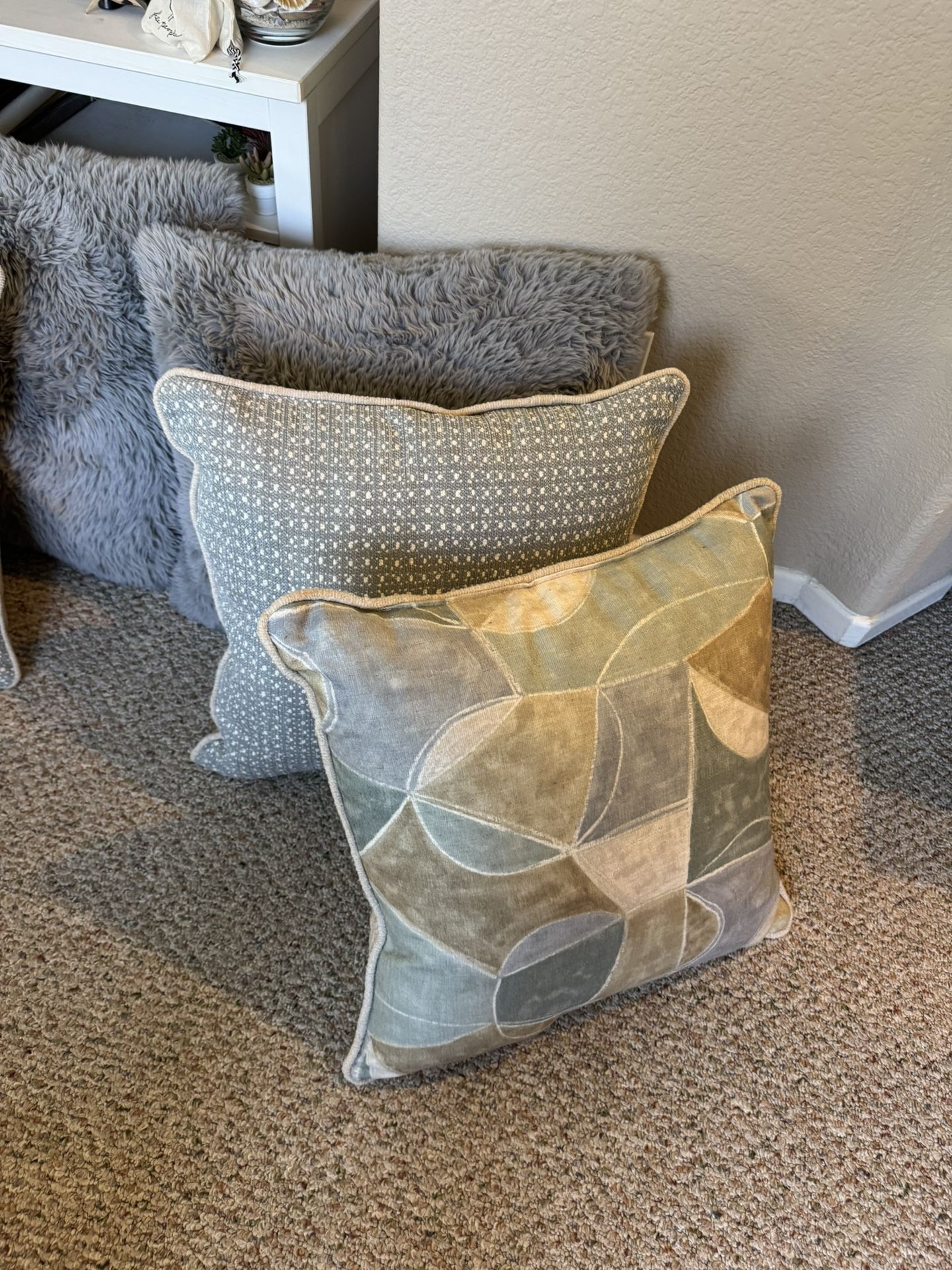 Set Of 6 Couch Pillows - Reversible/2 Fluffy