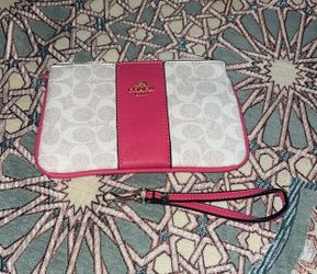Corner Zip Wristlet