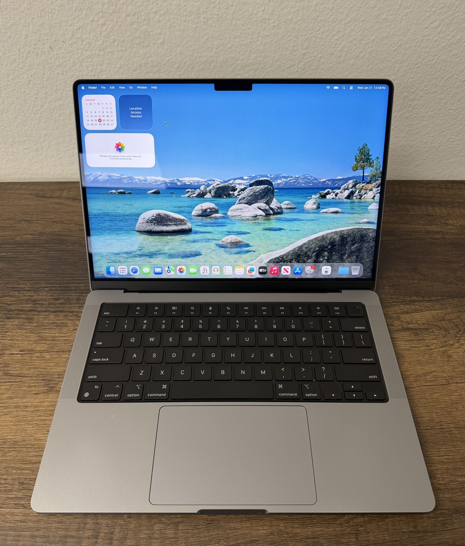 14" MacBook Pro M2 Max 12 Core*32GB RAM*1TB SSD