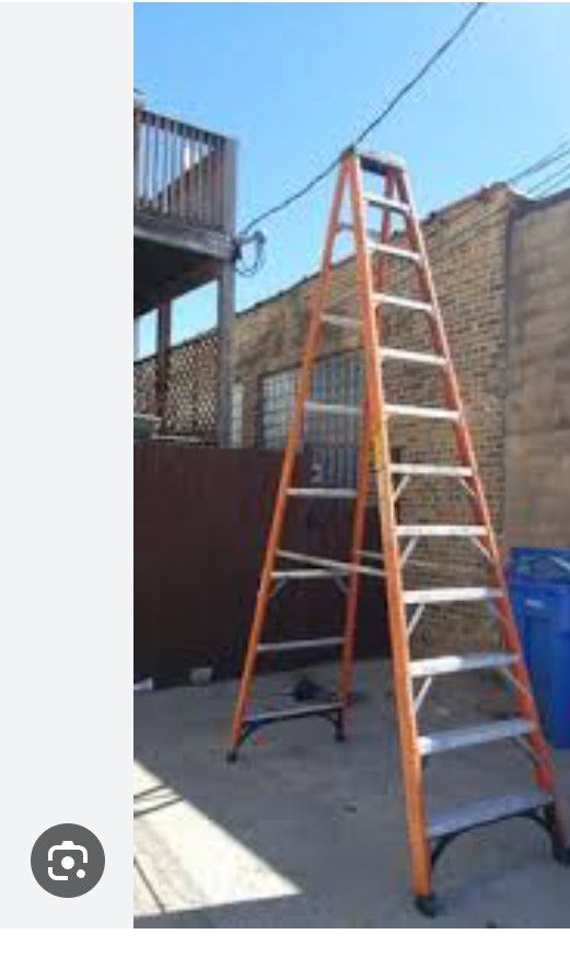 12ft Fiberglass Step Ladder Good Shape $150