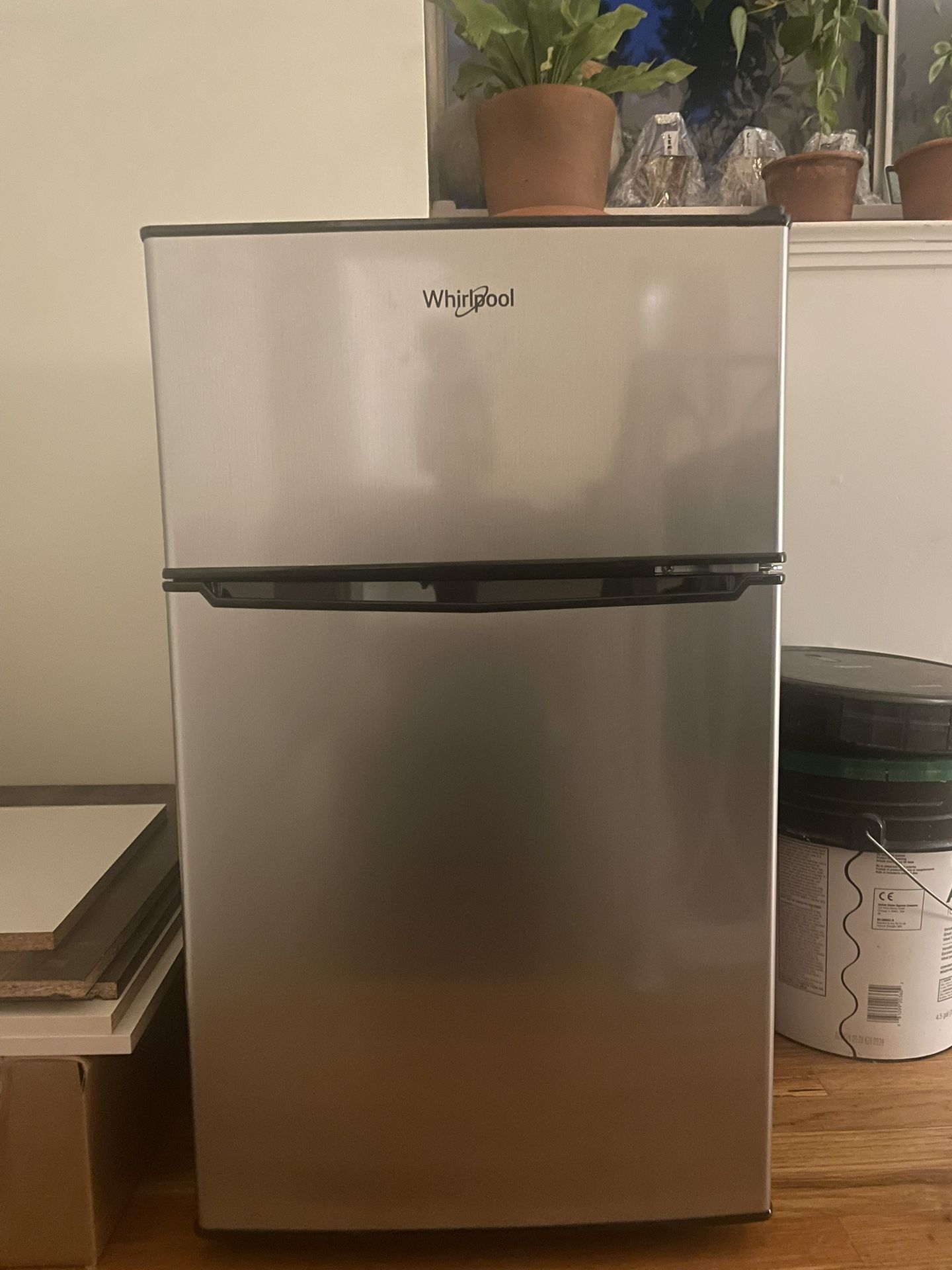 Mini Fridge WHIRPOOL