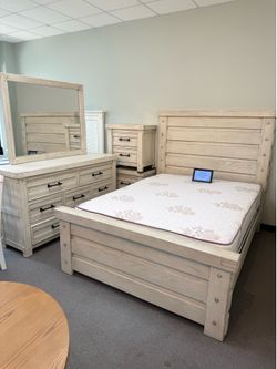 Queen bedroom set (FREE 24H DELIVERY AND SETUP)