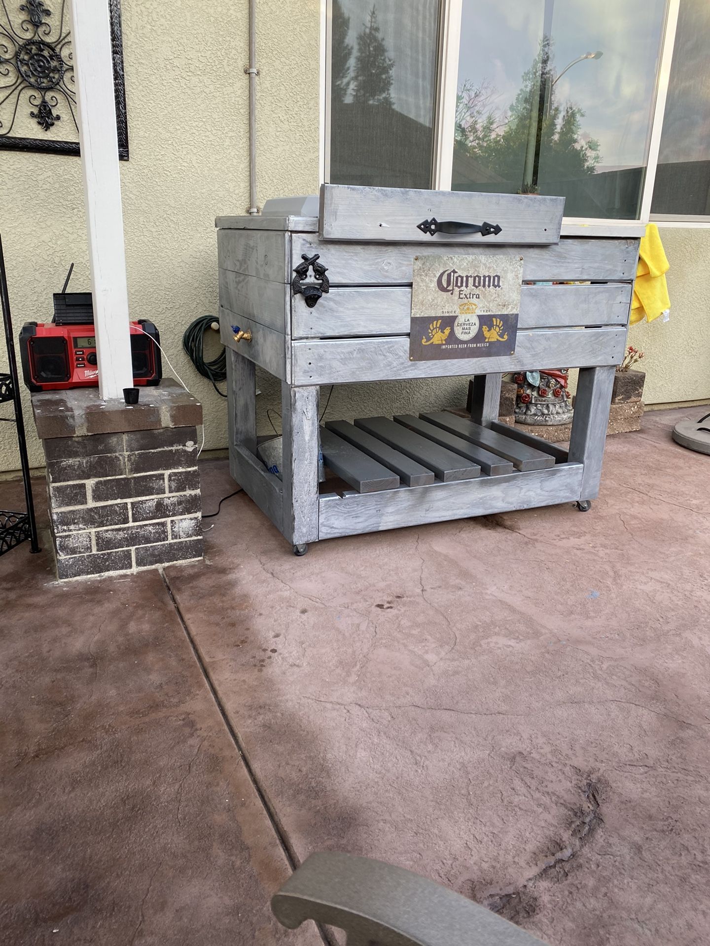 Outdoor ice chest