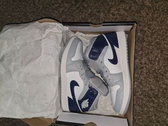 Jordans air mid 1s