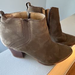 Size 7 beige ankle boots with block heel