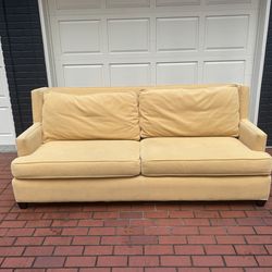 🛋️ Mitchell Gold + Bob Williams Designer Sofa – Timeless Style & Quality 🛋️