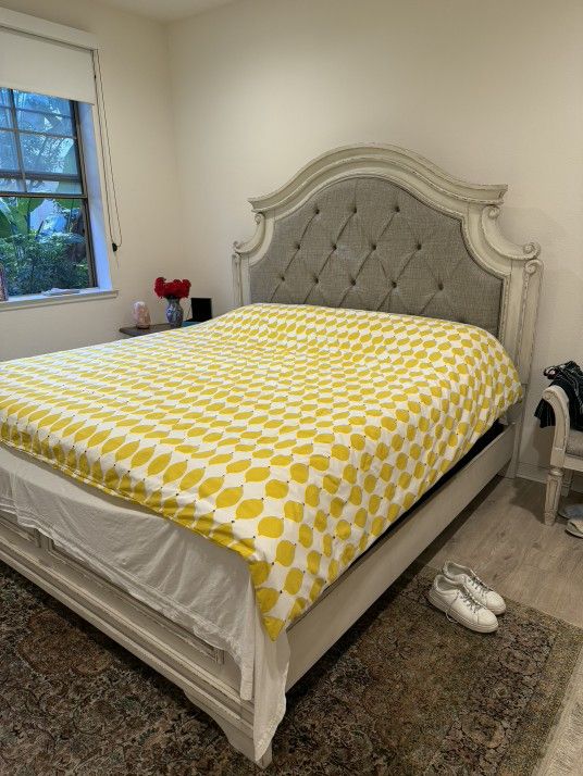 Ashley Furniture King Bedroom Set! Bed, Dresser, Night Stands