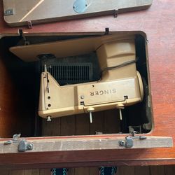 Pop Up Singer Sewing Machine In Desk Cabinet 