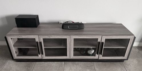 BELLEZE 70” Brixton TV Stand for TVs up to 75” Best Offer Considered