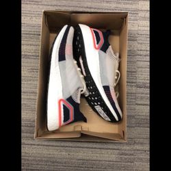 I GOT RUNNING SHOES BASKETBALL SHOES, BOOTS, AND DRESS SHOES IN ALL SIZES BRAND NEW. I WILL GIVE YOU A GREAT PRICE