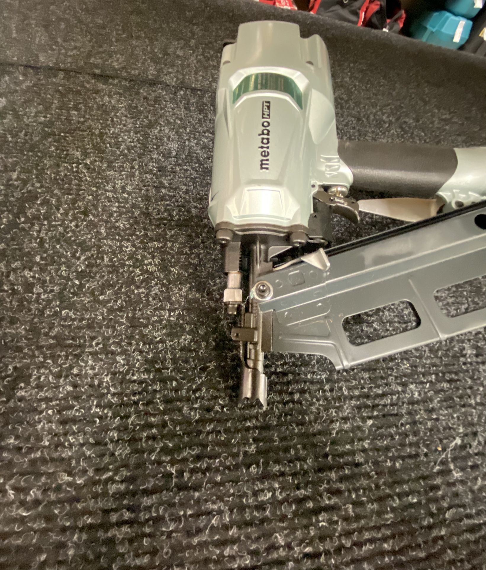 Metabo HPT 3-1/4 inch plastic collated framing nailer