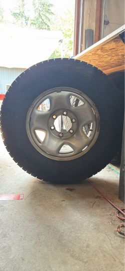 Bridgestone Blizzak DM-V2 245/75R16 Winter Tire and Wheel x4