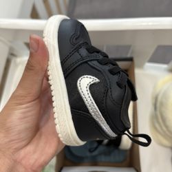 JORDAN 1 LOW ALT SE size 4c