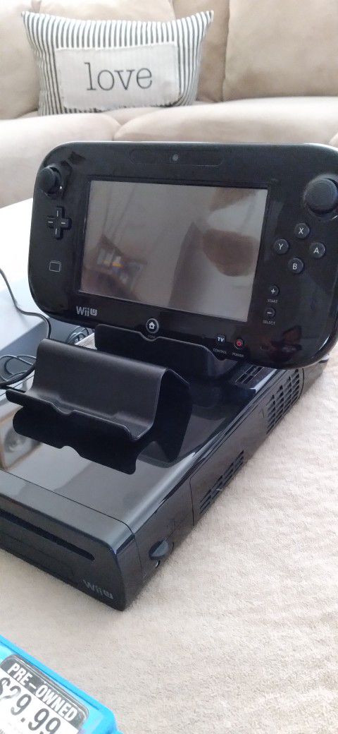 Nintendo Wii U With Extra Controller And Games Plus  Battery Charger 