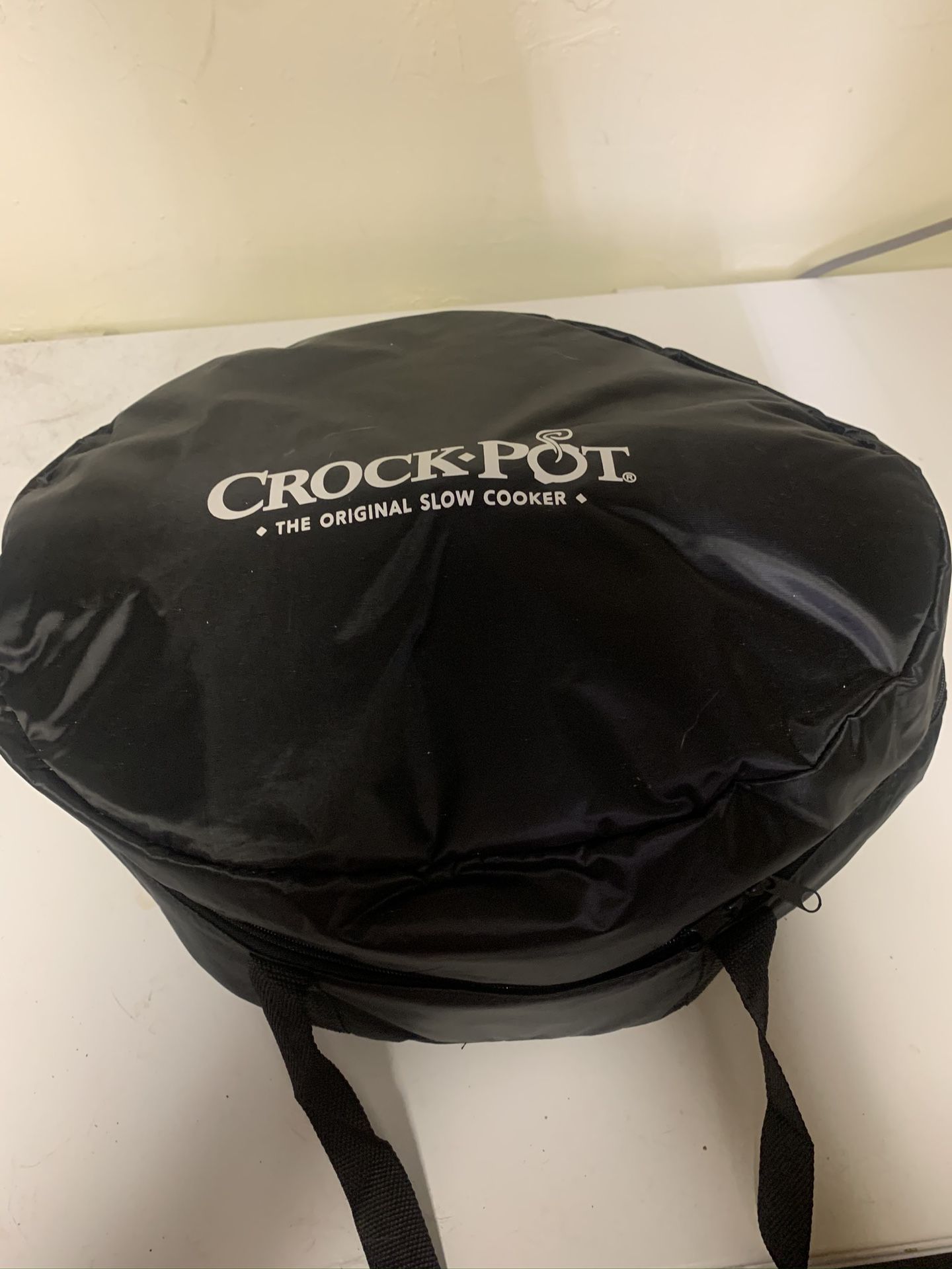 Crock pot with carrier