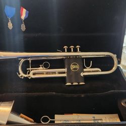 Bach Trumpet 🎺  Tr200 Excellent Condition 