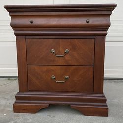 Nightstand Bedside Table Chest of 3 Drawers DresserNightstand Bedside Table Chest of 3 Drawers Dresser

All Drawers Smooth & Functional

Signs of use 