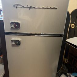 Retro Looking Frigidaire Mini Fridge 