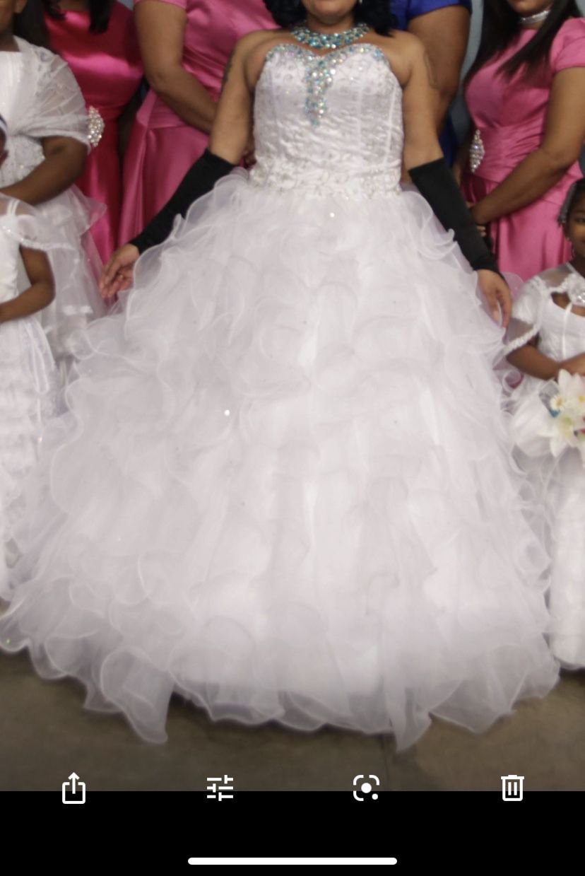 Wedding Dress. fits 16-20