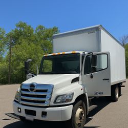  2017 26ft Box Truck with Liftgate – Ready for Work! Low Miles – 240k