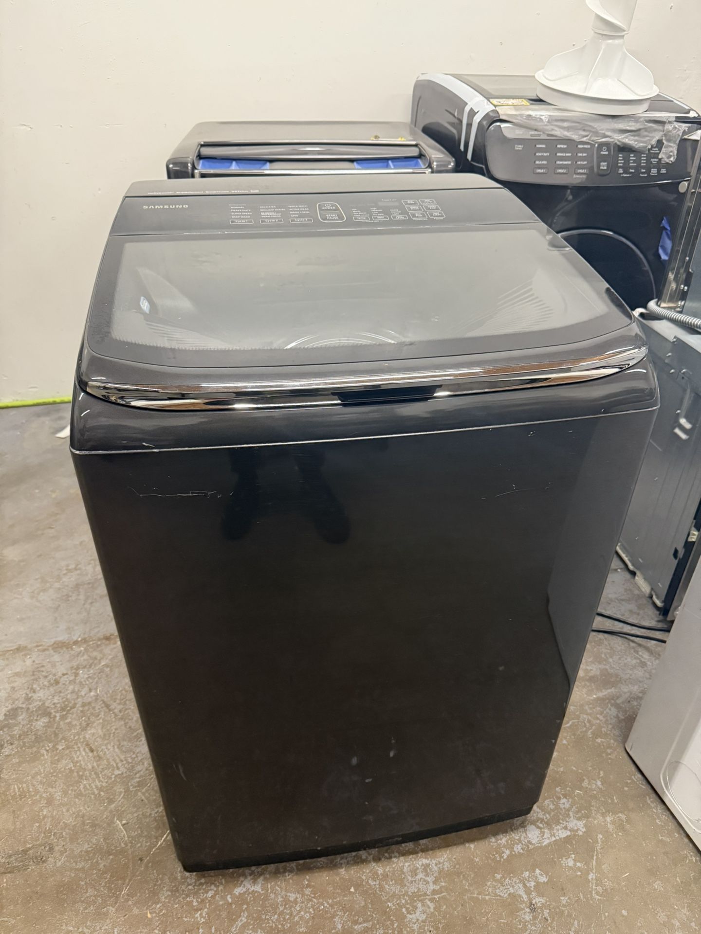 Samsung 5.2 cu. ft. activewash™ Top Load Washer with Integrated Touch Controls in Black Stainless Steel