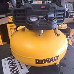 DEWALT

6 Gal. 165 PSI Electric Pancake Air Compressor