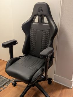 Corsair TC100 Relaxed Gaming Chair Black Leather
