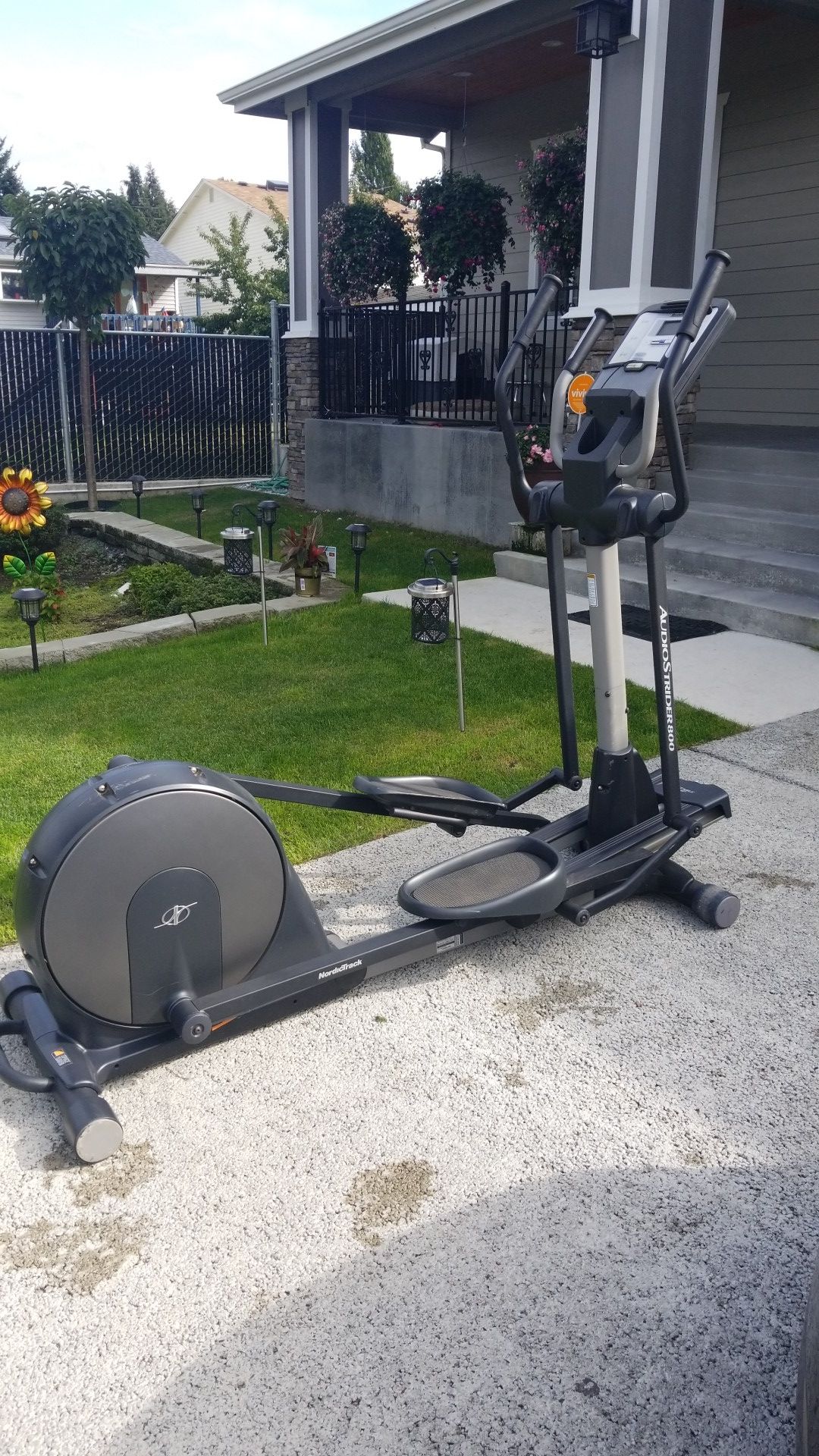 Nordictrack Elliptical Audiostrider 800 Spacesaver for Sale in Seattle