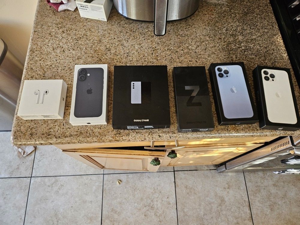 Iphone And Flip Empty Boxes With Charger