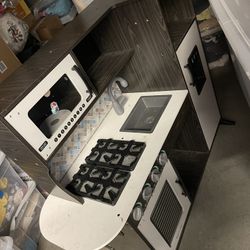 Melissa and Doug Play Kitchen - Great Condition