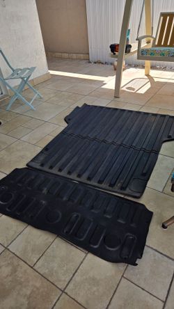 Tapete Para Cama De Camioneta Ford Maverick xl en Buenas Condiciones