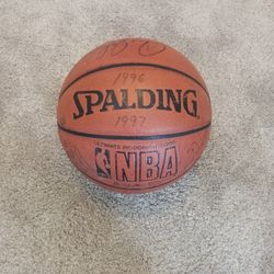 NBA Basketball Signed By 1996 Spurs