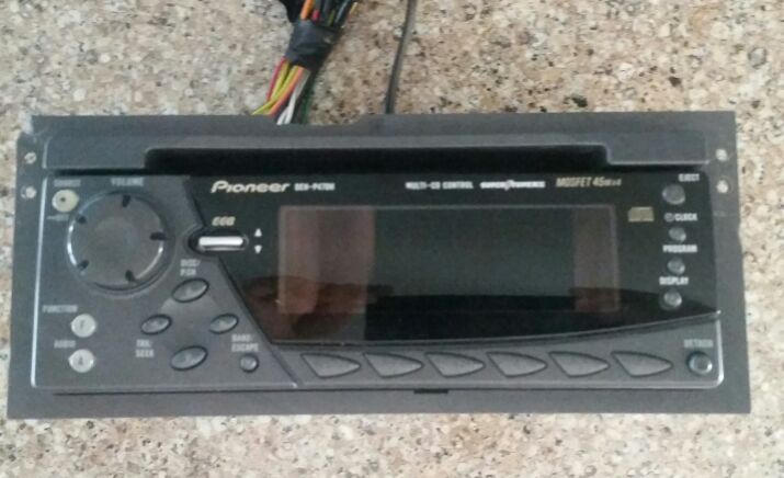 Pioneer DEH-P47DH cd with aux