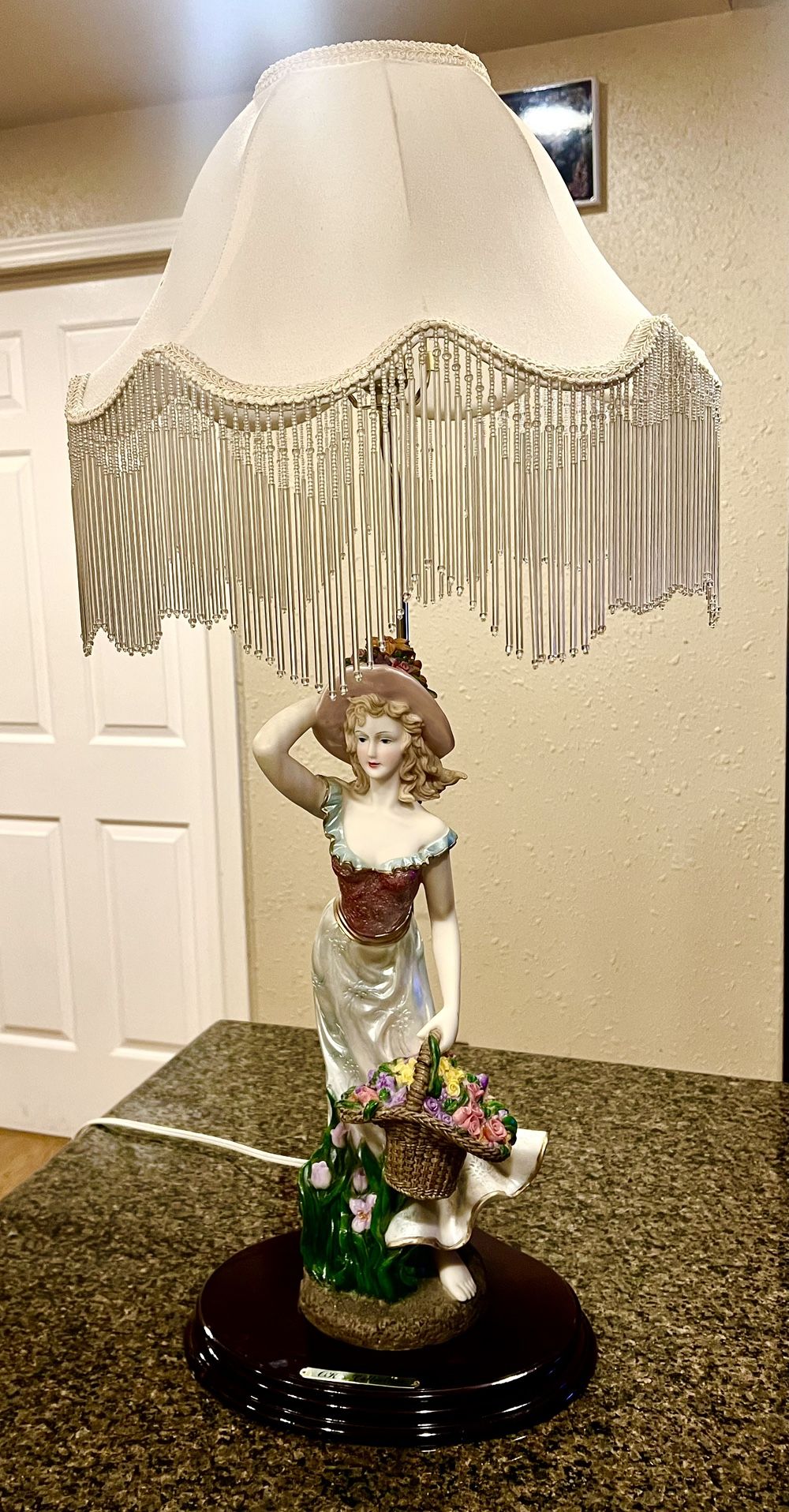 Vintage porcelain Figurine OK Collection Brand Table Lamp