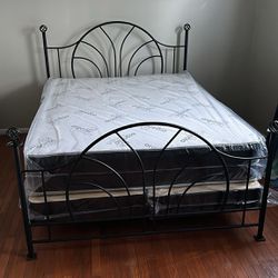 Queen Classic Mattress And Box Spring 
