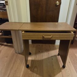 MUST GO  - Small table with leaf