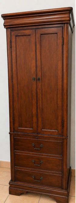 (2 )closet-style shelving units (2 estantes tipo closet)
