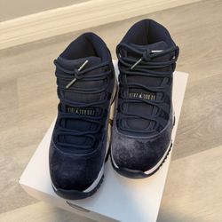 Air Jordan 11 Retro 'Midnight Navy Velvet' Size 7 Women