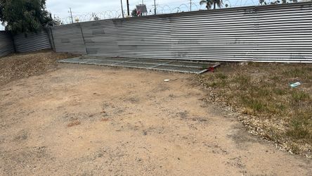 27 Foot Chain Link Fence Or Gate 