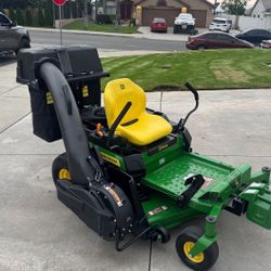 John Deere 48in W Vacuum Bagger 24 Hp  Riding Mower 