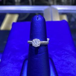 14KT Whilte Diamond Ring 