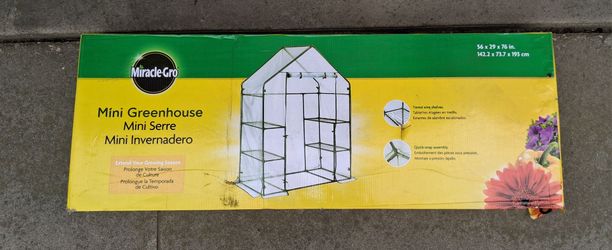 Green House by Miracle Gro